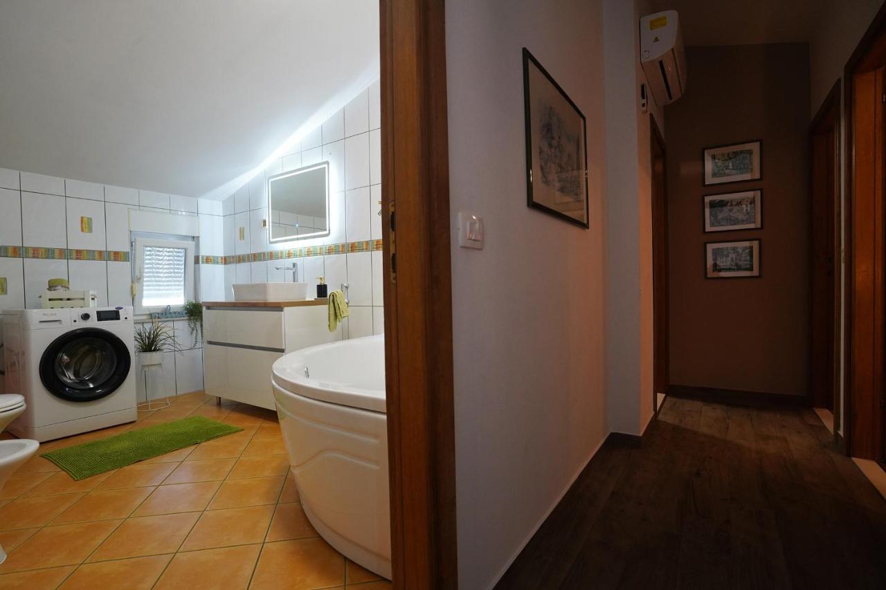 Villa Tago With Heated New Pool Kaštela Extérieur photo