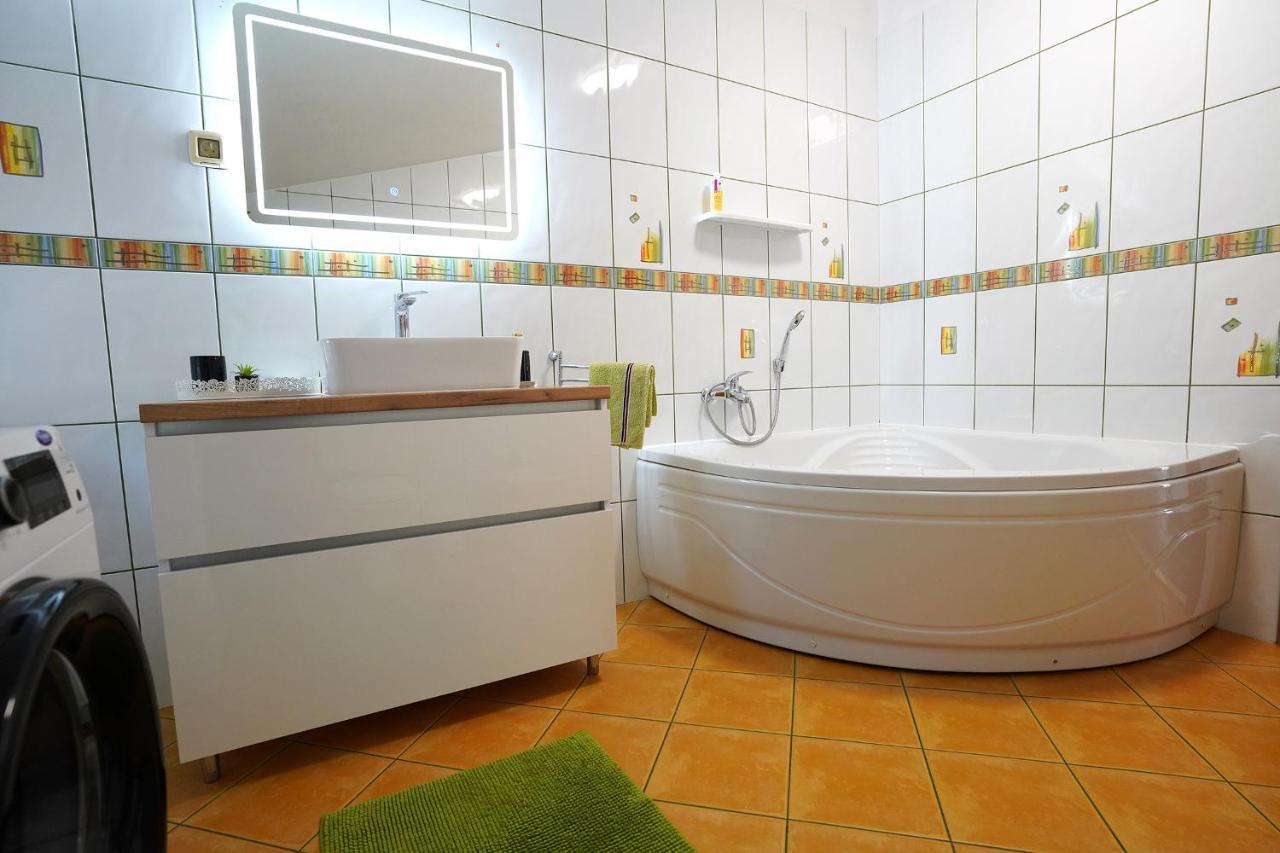 Villa Tago With Heated New Pool Kaštela Extérieur photo
